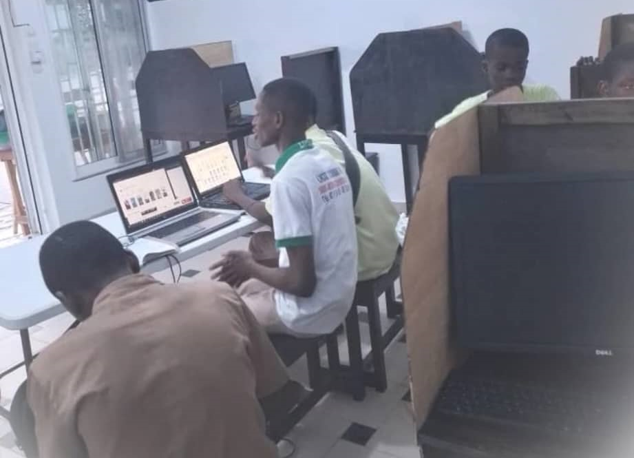 Espace impression et services du cyber café CYBER+